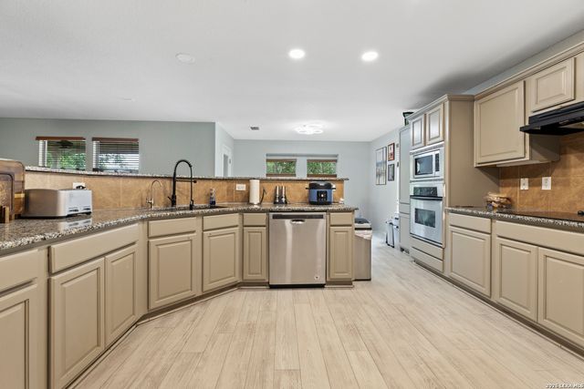 723 Point Creek, San Antonio, TX 78253