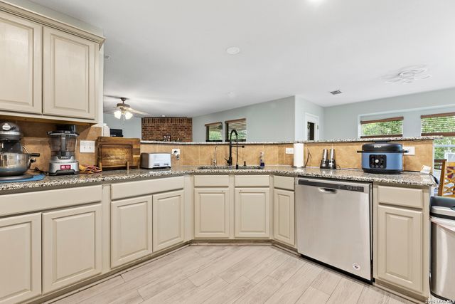 723 Point Creek, San Antonio, TX 78253