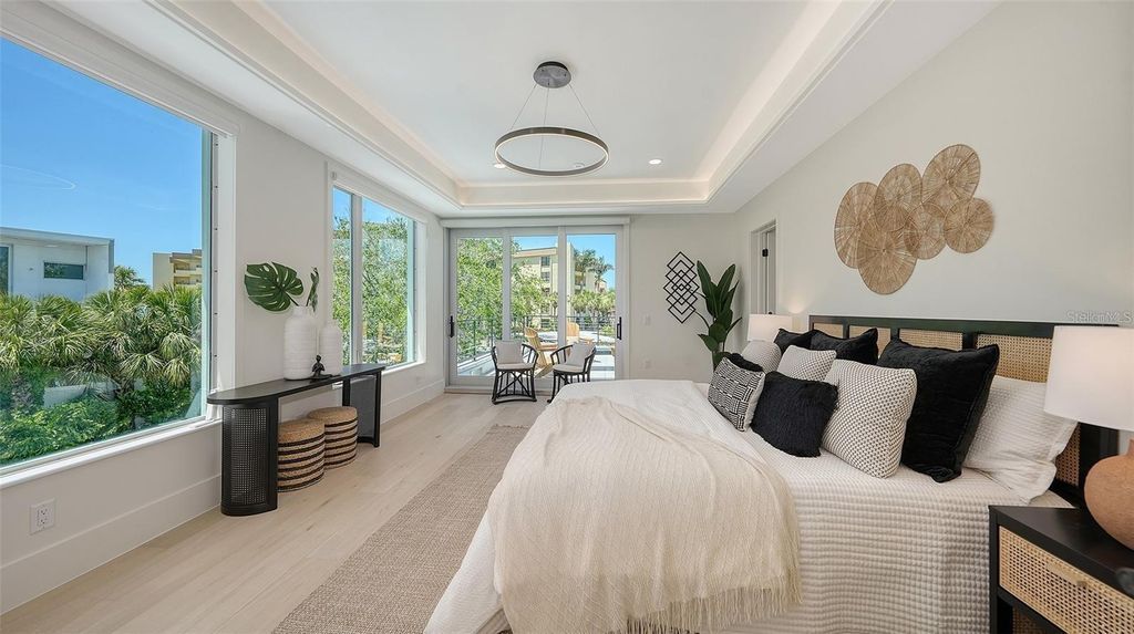 Image 39 of property listing at 8800 MIDNIGHT PASS ROAD, Sarasota, FL 34242