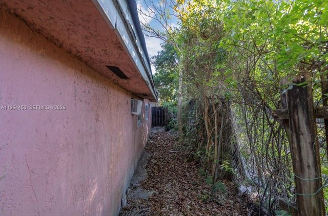 914 NW 80th St, Miami, FL 33150