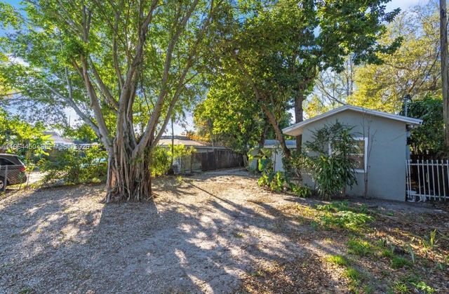 914 NW 80th St, Miami, FL 33150