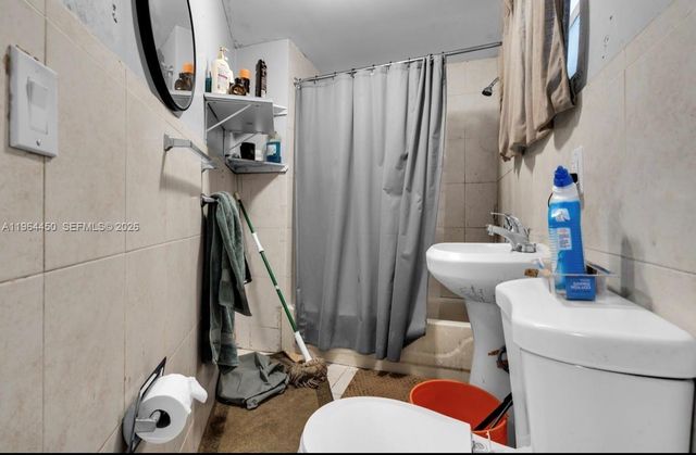 914 NW 80th St, Miami, FL 33150