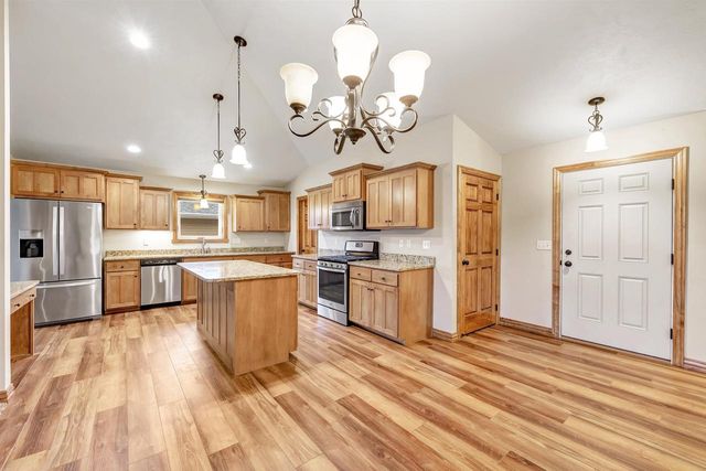 3825 SHORE CREST LANE, Green Bay, WI 54311