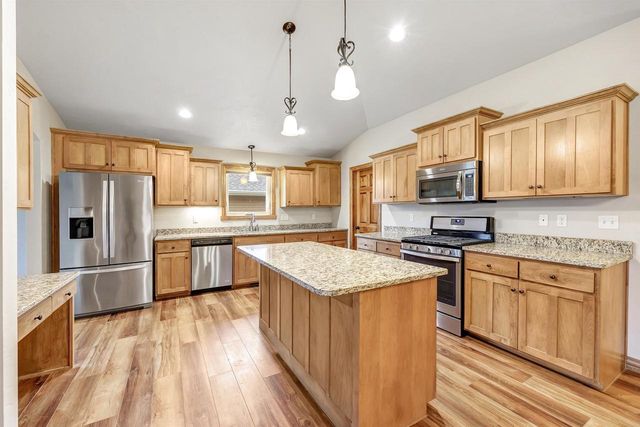 3825 SHORE CREST LANE, Green Bay, WI 54311