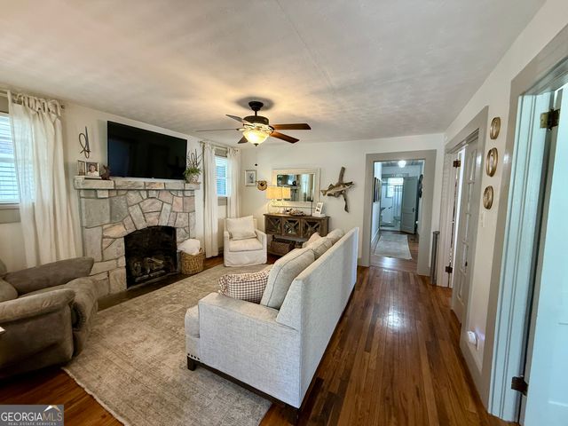 141 York Street, Clarkesville, GA 30523