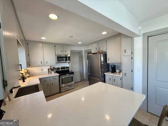 141 York Street, Clarkesville, GA 30523