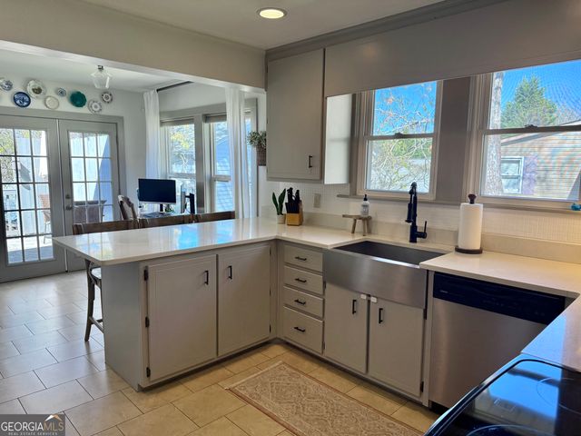 141 York Street, Clarkesville, GA 30523