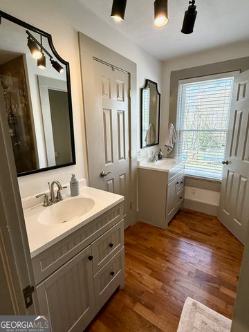 141 York Street, Clarkesville, GA 30523