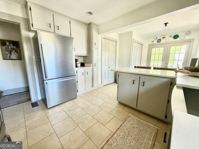 141 York Street, Clarkesville, GA 30523