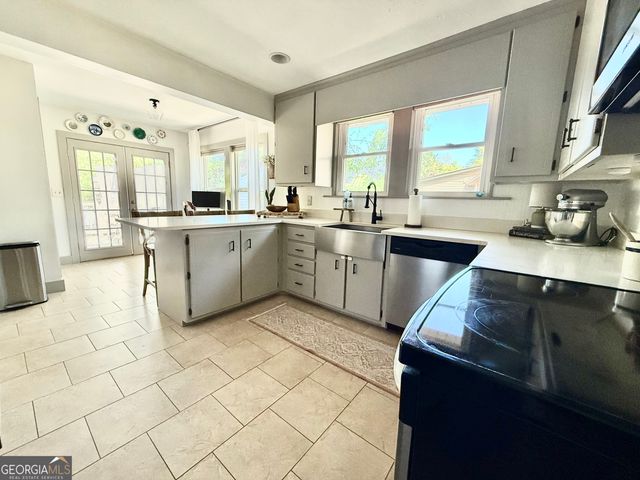 141 York Street, Clarkesville, GA 30523
