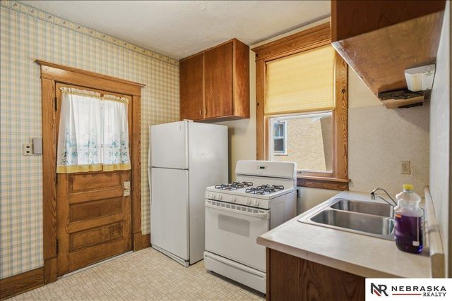 2424 N 45th Avenue, Omaha, NE 68104
