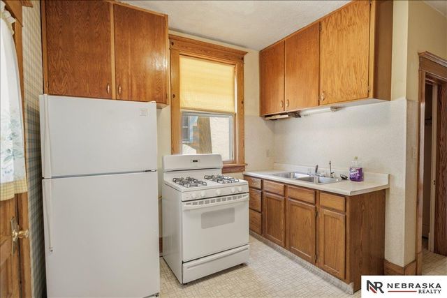 2424 N 45th Avenue, Omaha, NE 68104