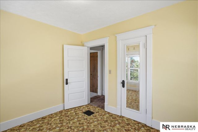 2424 N 45th Avenue, Omaha, NE 68104