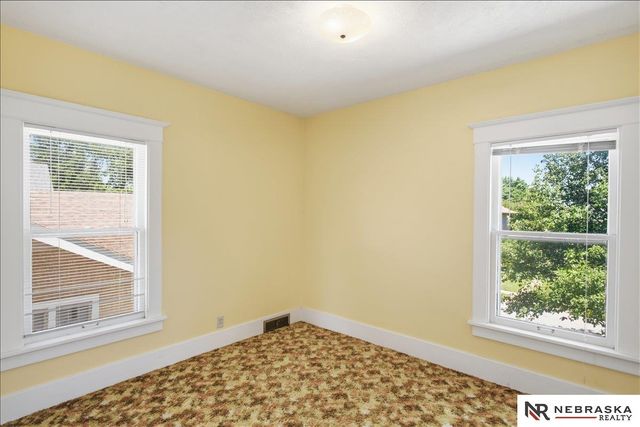 2424 N 45th Avenue, Omaha, NE 68104