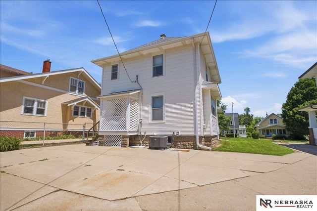 2424 N 45th Avenue, Omaha, NE 68104