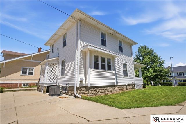 2424 N 45th Avenue, Omaha, NE 68104