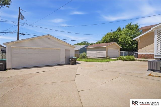 2424 N 45th Avenue, Omaha, NE 68104