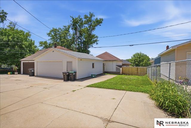 2424 N 45th Avenue, Omaha, NE 68104