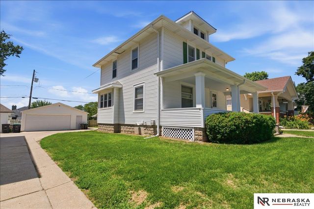 2424 N 45th Avenue, Omaha, NE 68104