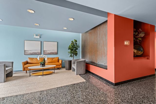 1905 S Wolf Road 209, Hillside, IL 60162