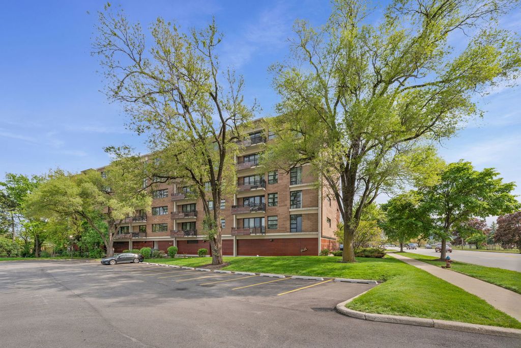 1905 S Wolf Road 209, Hillside, IL 60162