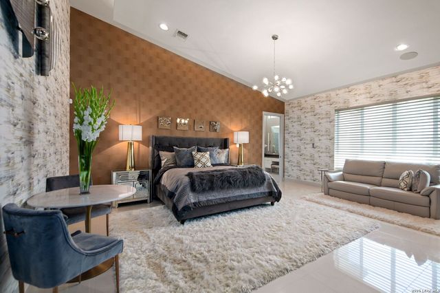 8 KINGS MNR, San Antonio, TX 78257