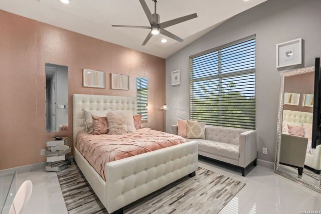 8 KINGS MNR, San Antonio, TX 78257