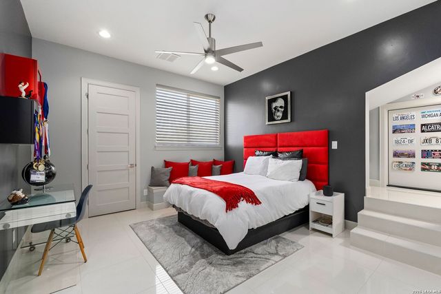 8 KINGS MNR, San Antonio, TX 78257