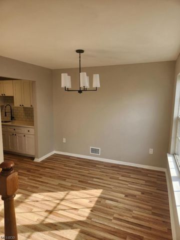 110 Vaughan Dr, Newark City, NJ 07103