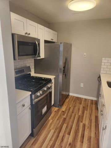 110 Vaughan Dr, Newark City, NJ 07103