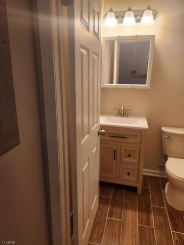 110 Vaughan Dr, Newark City, NJ 07103