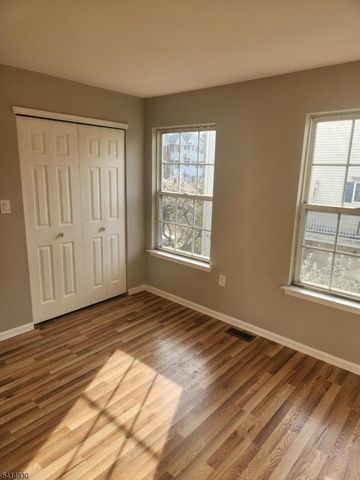110 Vaughan Dr, Newark City, NJ 07103