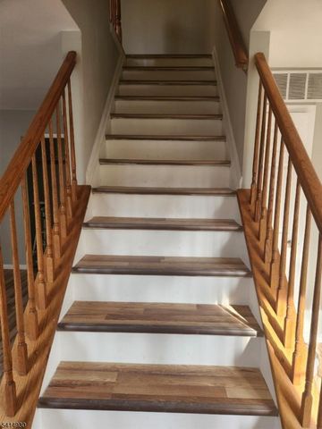 110 Vaughan Dr, Newark City, NJ 07103