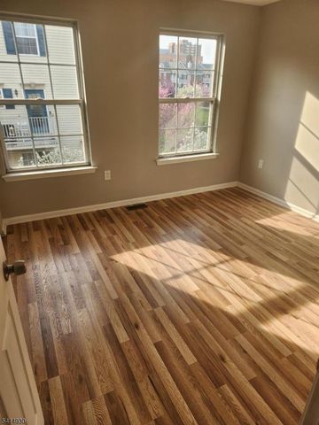 110 Vaughan Dr, Newark City, NJ 07103