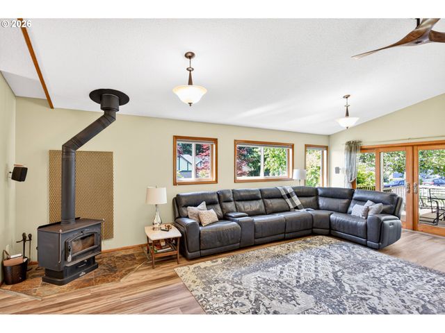 12829 Se OTT St, Clackamas, OR 97015