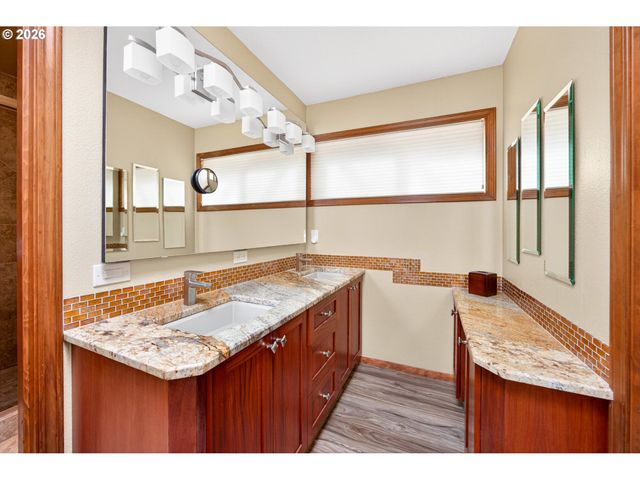 12829 Se OTT St, Clackamas, OR 97015