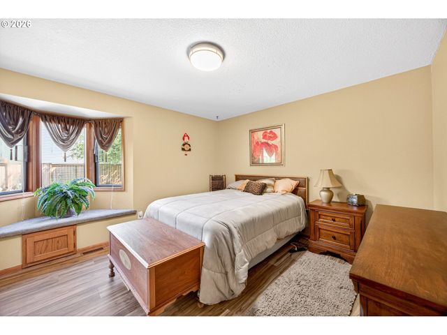12829 Se OTT St, Clackamas, OR 97015