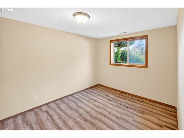 12829 Se OTT St, Clackamas, OR 97015