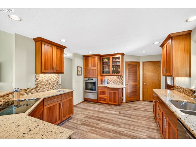 12829 Se OTT St, Clackamas, OR 97015