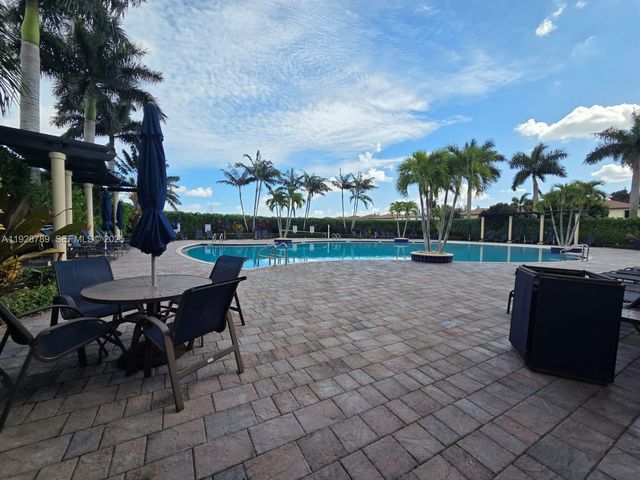 8841 W 34th Ct, Hialeah, FL 33018