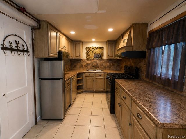 26148 Lamour Street, Harrison Charter Township, MI 48045
