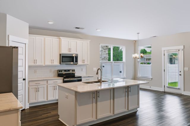 213 Snapdragon Dr, Smyrna, TN 37167