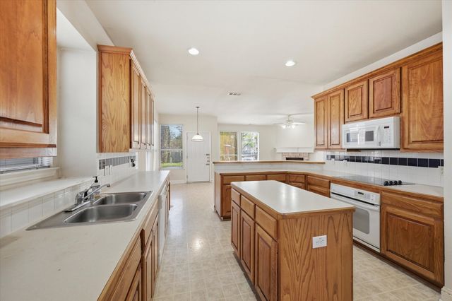 2831 Atrium Drive, Grand Prairie, TX 75052