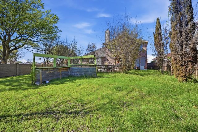 2831 Atrium Drive, Grand Prairie, TX 75052