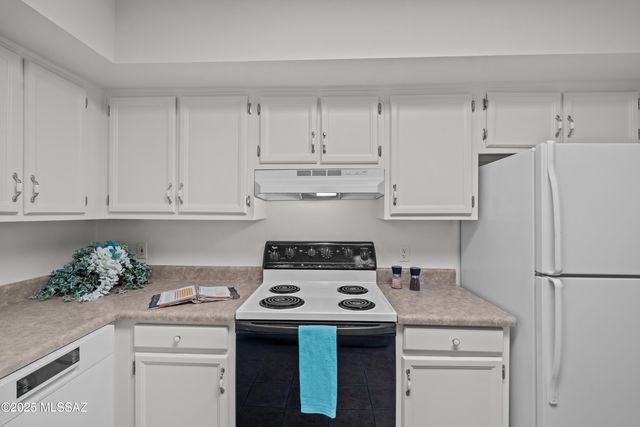 1000 S La Higuera, Green Valley, AZ 85614