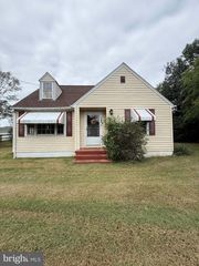 704 HENDERSON ST, Fredericksburg, VA 22405