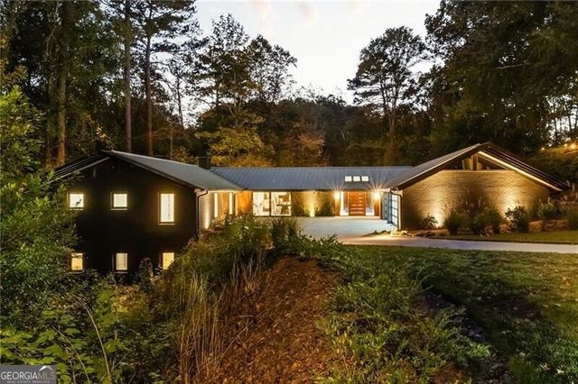 585 Amberidge Trail, Atlanta, GA 30328