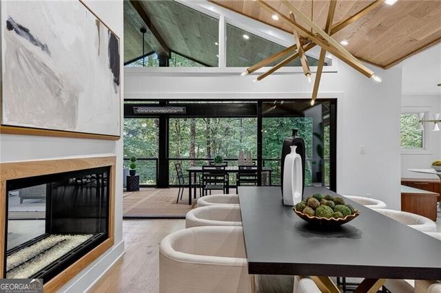 585 Amberidge Trail, Atlanta, GA 30328