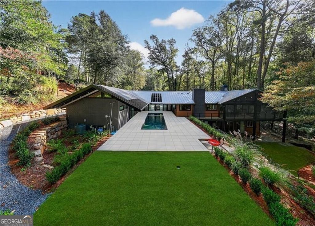 585 Amberidge Trail, Atlanta, GA 30328