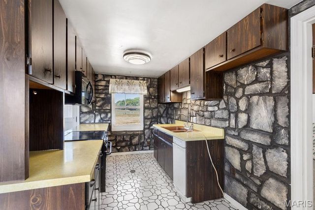 19 Hugo Road, New Florence, MO 63363